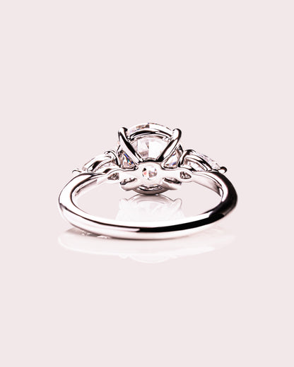 Nicola - Round & Pear