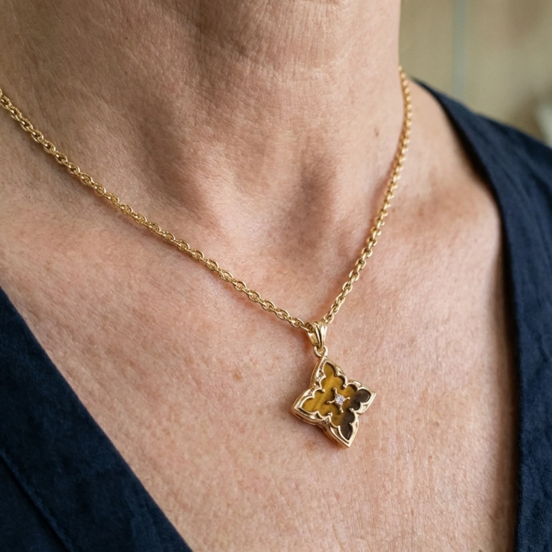 White Clover Pendant Necklace | Gold