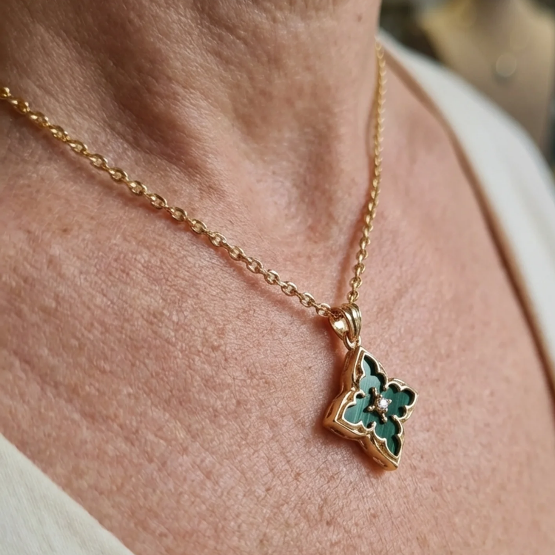 White Clover Pendant Necklace | Gold