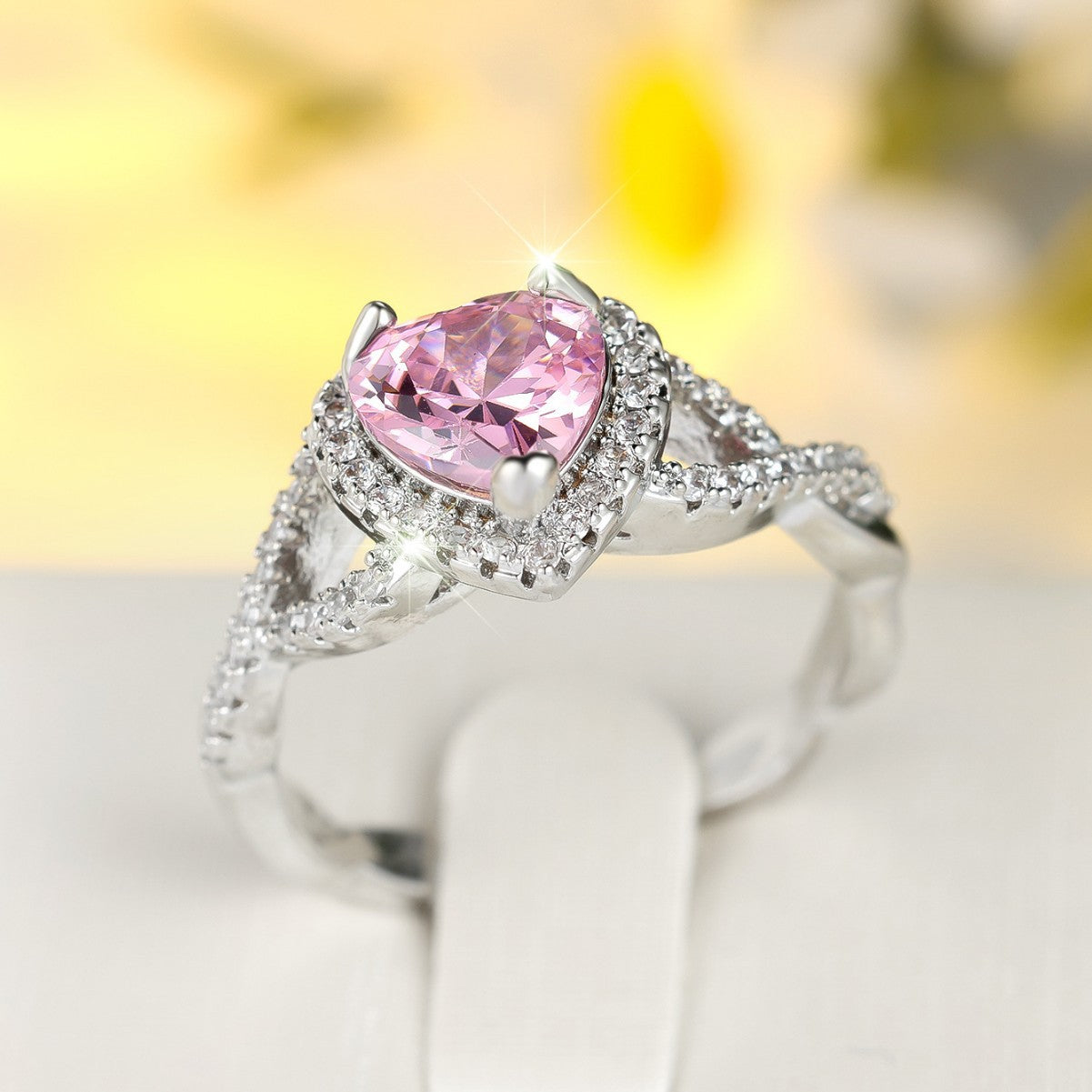 Amour Twist Halo Ring | White Gold