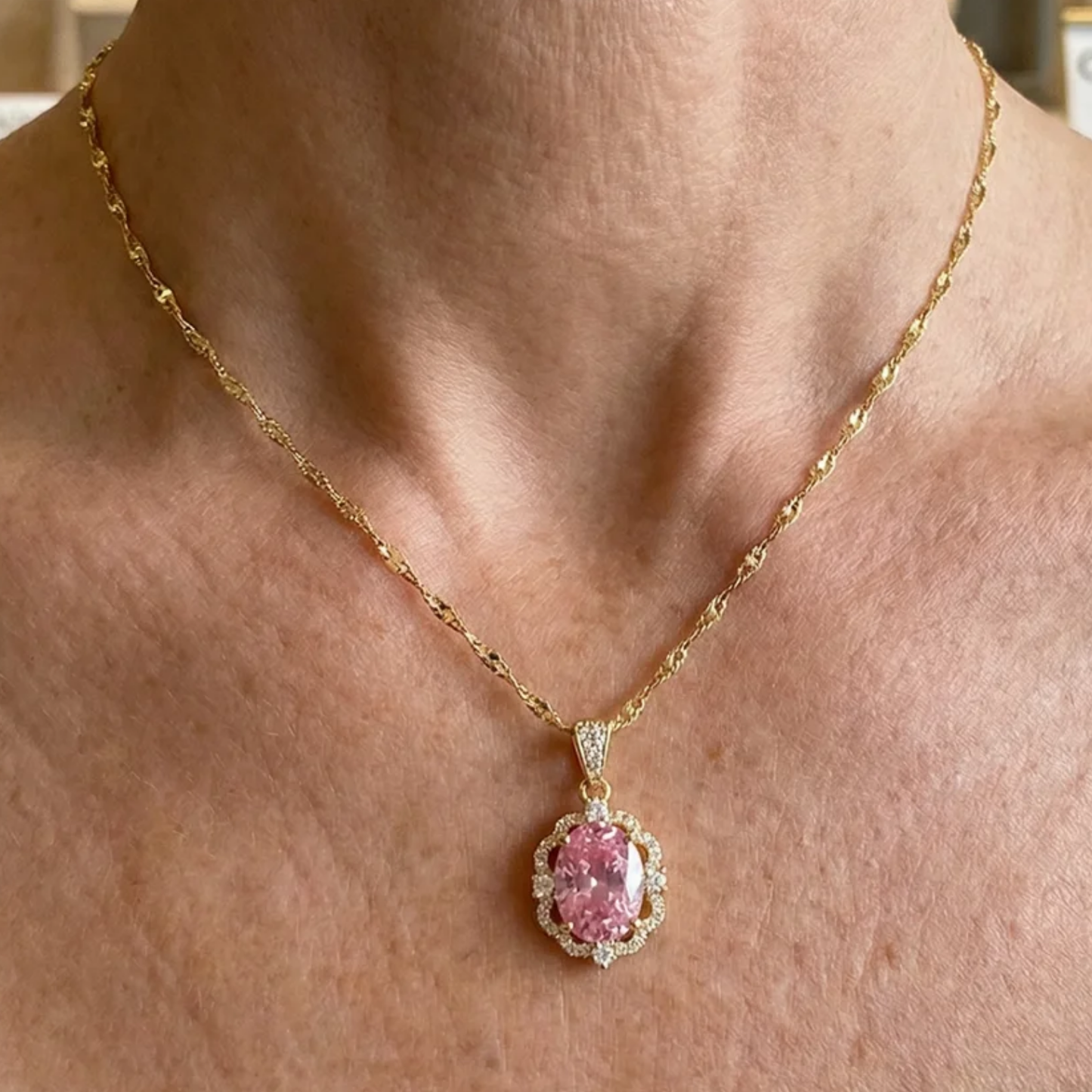 Rose Oval Crown Halo Necklace | Gold