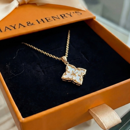 White Clover Pendant Necklace | Gold